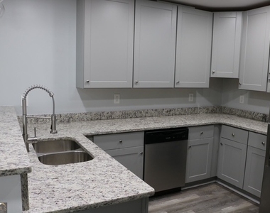 500 E 7th Street - Photo Thumbnail 6