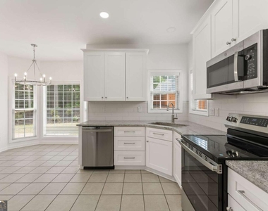 2137 Berryhill Circle Se - Photo Thumbnail 13