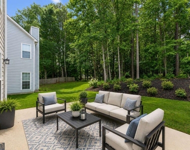 2137 Berryhill Circle Se - Photo Thumbnail 9