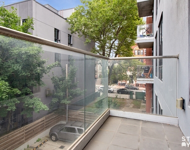 Franklin Ave & Gates Avenue - Photo Thumbnail 2