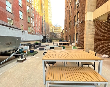 West 22nd Street - Photo Thumbnail 5