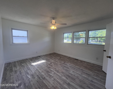 14 Wood Avenue - Photo Thumbnail 16