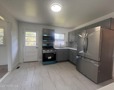 14 Wood Avenue - Photo Thumbnail 4