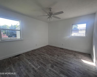 14 Wood Avenue - Photo Thumbnail 13