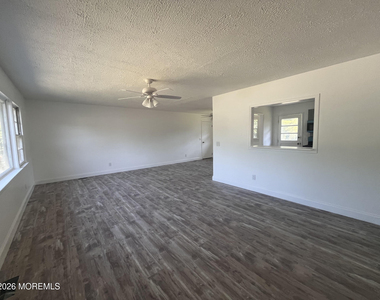 14 Wood Avenue - Photo Thumbnail 3