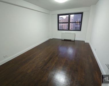 E 16 St - Photo Thumbnail 2