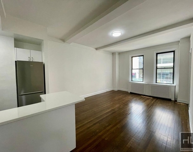 East 46 Street - Photo Thumbnail 1