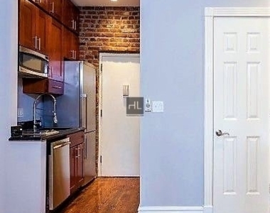 West 14th Street - Photo Thumbnail 1