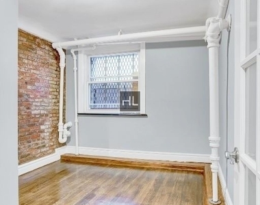 Barrow St. - Photo Thumbnail 2