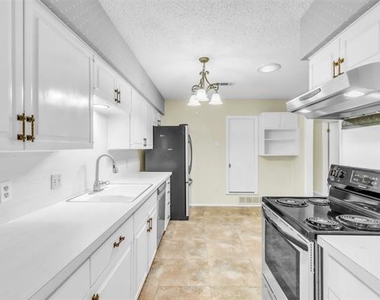 4908 Inverness Avenue - Photo Thumbnail 10