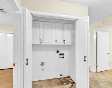 4908 Inverness Avenue - Photo Thumbnail 11