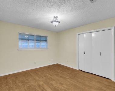 4908 Inverness Avenue - Photo Thumbnail 15