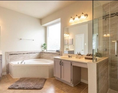 11604 Woodland Way - Photo Thumbnail 24