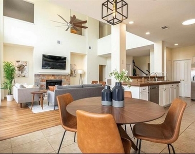 11604 Woodland Way - Photo Thumbnail 5
