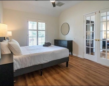 11604 Woodland Way - Photo Thumbnail 23