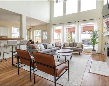 11604 Woodland Way - Photo Thumbnail 3