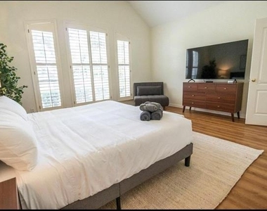 11604 Woodland Way - Photo Thumbnail 27