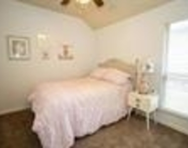 1904 Clark Street - Photo Thumbnail 13