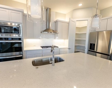 3609 Hollow Pine Drive - Photo Thumbnail 8