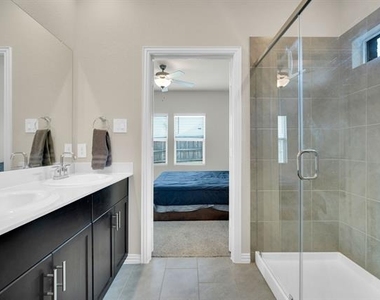 610 Hemingway Lane - Photo Thumbnail 10