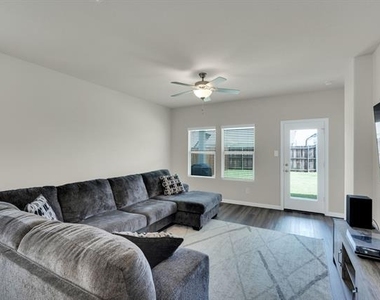 610 Hemingway Lane - Photo Thumbnail 5