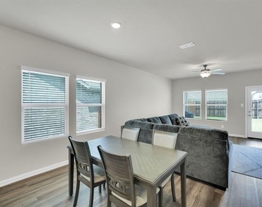 610 Hemingway Lane - Photo Thumbnail 6