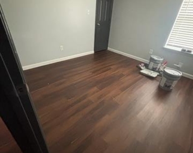 1902 Angelina Drive - Photo Thumbnail 5