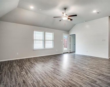 5825 Rostherne Drive - Photo Thumbnail 9