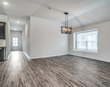 5825 Rostherne Drive - Photo Thumbnail 5