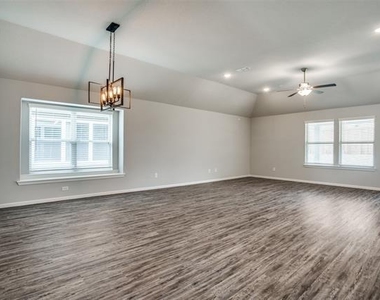5825 Rostherne Drive - Photo Thumbnail 8