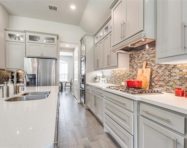 9759 Hickory Hill Road - Photo Thumbnail 10