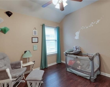 708 Creekside Drive - Photo Thumbnail 11