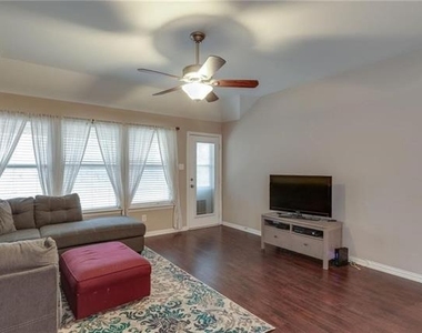 708 Creekside Drive - Photo Thumbnail 7