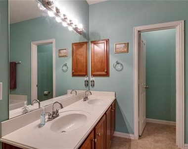 708 Creekside Drive - Photo Thumbnail 14