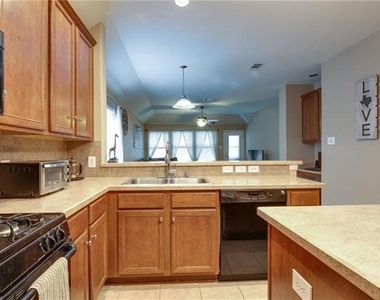 708 Creekside Drive - Photo Thumbnail 2