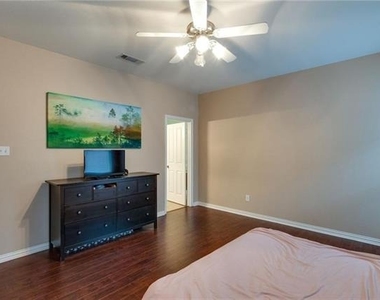 708 Creekside Drive - Photo Thumbnail 13