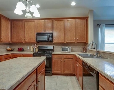 708 Creekside Drive - Photo Thumbnail 3