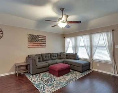 708 Creekside Drive - Photo Thumbnail 8