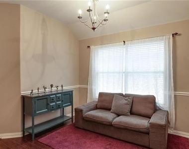 708 Creekside Drive - Photo Thumbnail 9