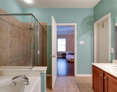708 Creekside Drive - Photo Thumbnail 16