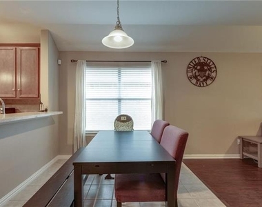 708 Creekside Drive - Photo Thumbnail 6