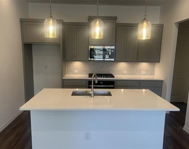 4512 Ward Street - Photo Thumbnail 9