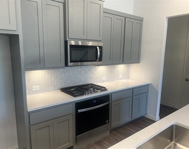 4512 Ward Street - Photo Thumbnail 10