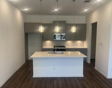 4512 Ward Street - Photo Thumbnail 8