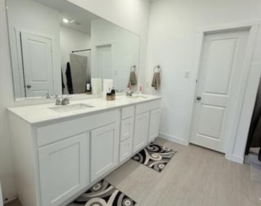 2109 Brownwood Street - Photo Thumbnail 7