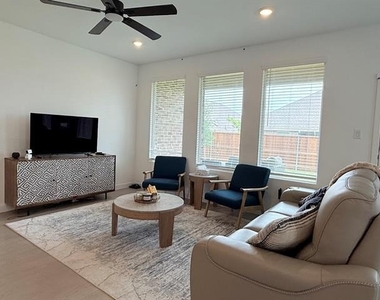 2109 Brownwood Street - Photo Thumbnail 2