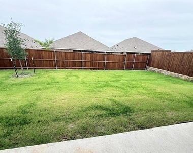 2109 Brownwood Street - Photo Thumbnail 13