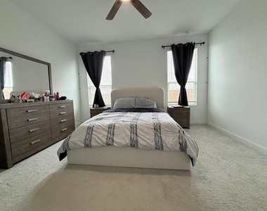 2109 Brownwood Street - Photo Thumbnail 6