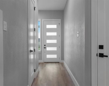 2806 Chicago Street - Photo Thumbnail 2