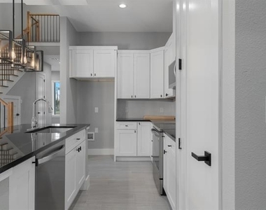 2806 Chicago Street - Photo Thumbnail 12